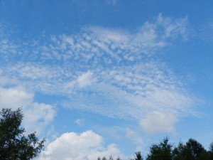 蓼科エリア別荘地の空と雲