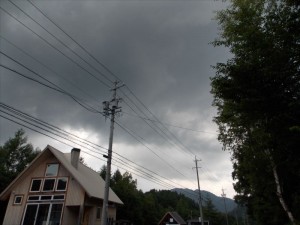 蓼科エリア姫木平別荘地上空黒い雲